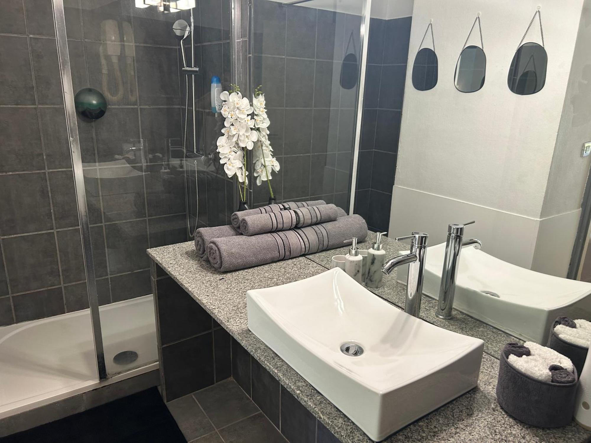 Superbe Studio Avec Piscine, Au Coeur De La Marina! Village Soleil ! Proche Aeroport & Ferry 哥西尔 外观 照片